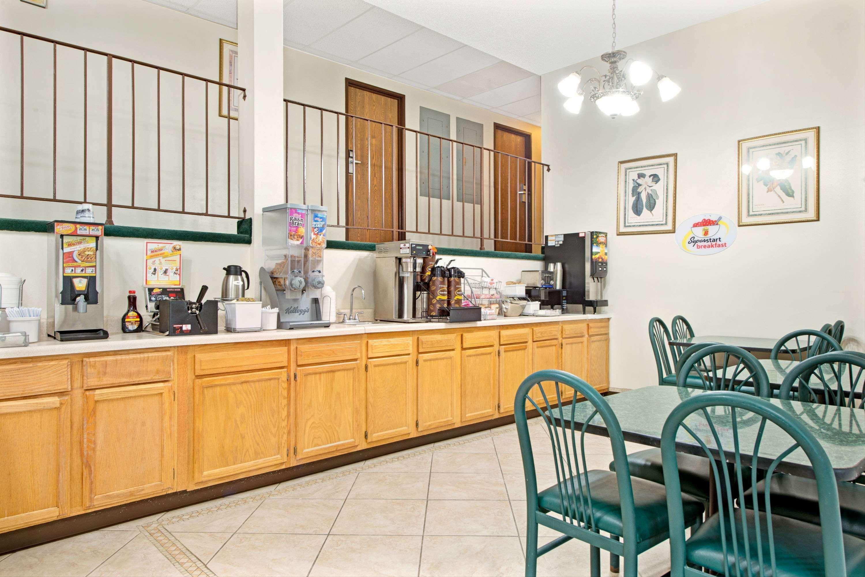 Super 8 By Wyndham Eureka/six Flags Nearby 2* Eureka