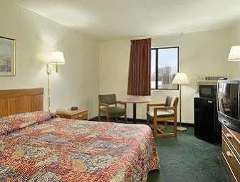 Super 8 By Wyndham Eureka/six Flags Nearby Hotel Eureka